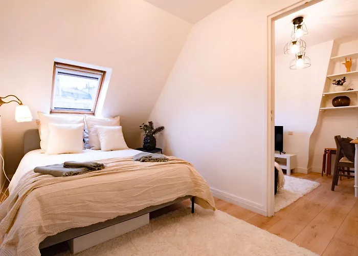 Appartement Peaceful Flat Martyrs For 6 Guests Parijs